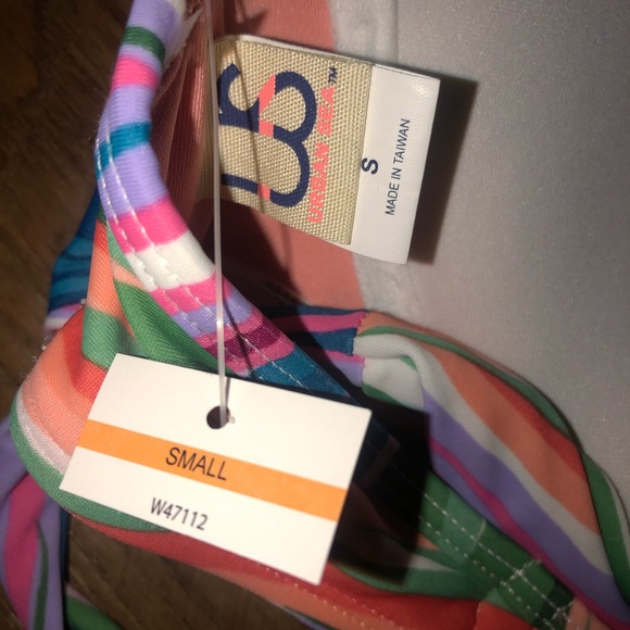 NWT women’s swim top - Picture 3 of 3